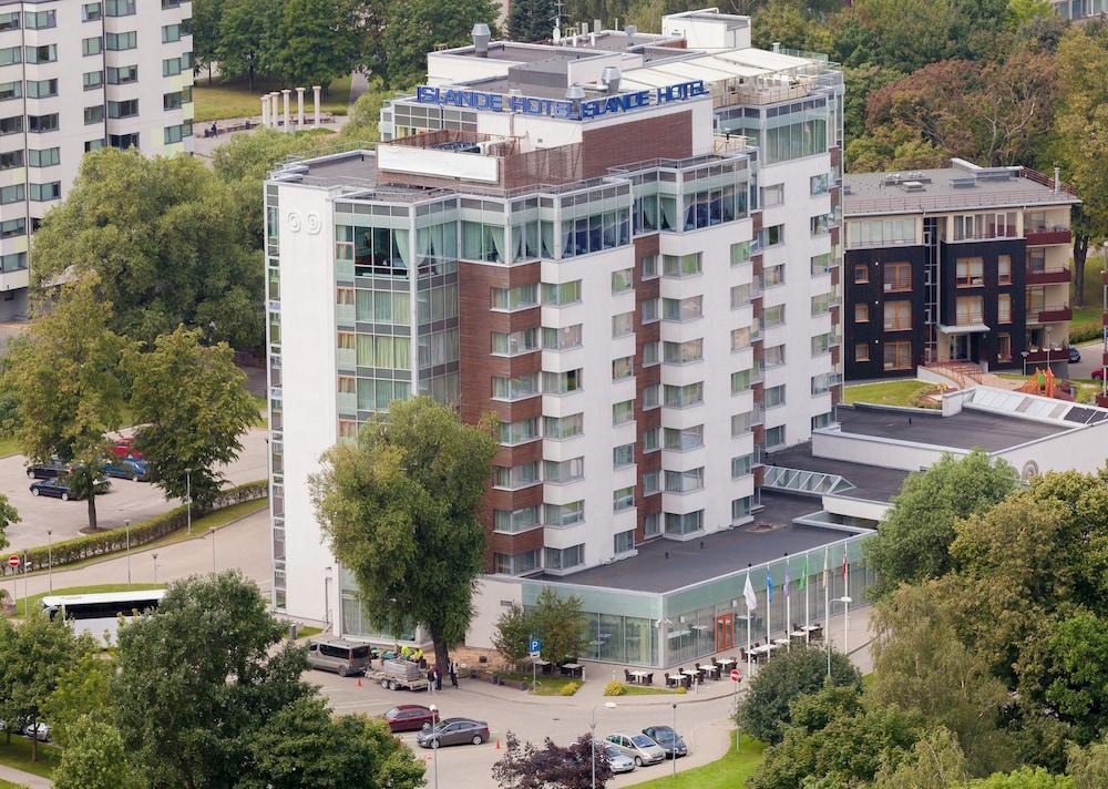Islande With Free Parking Riga