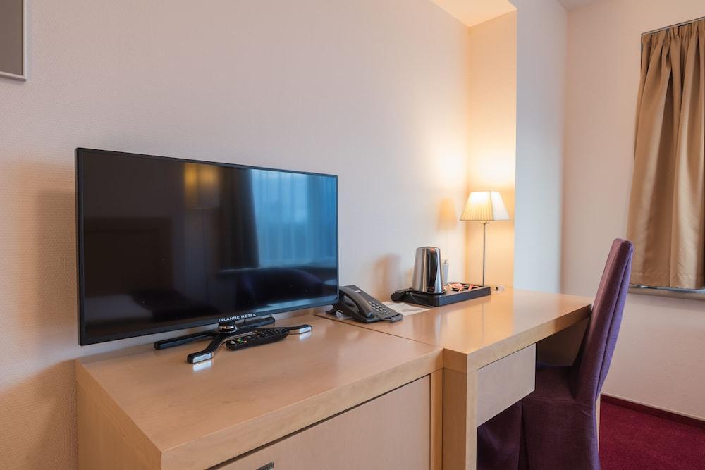 Hotel Islande With Free Parking 4*