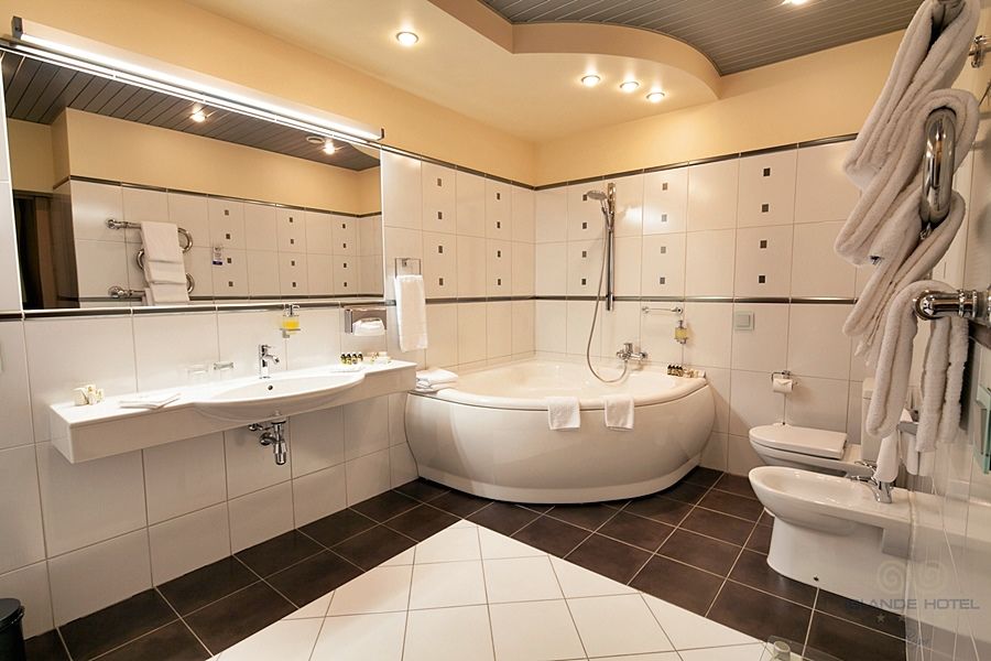 Hotel Islande With Free Parking 4*