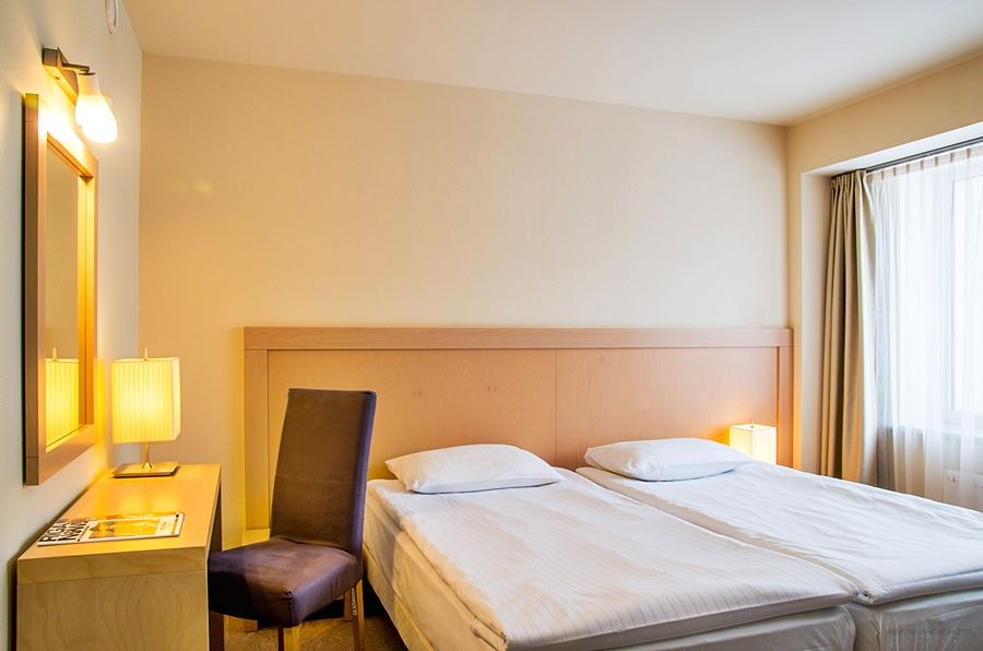 Hotel Islande With Free Parking